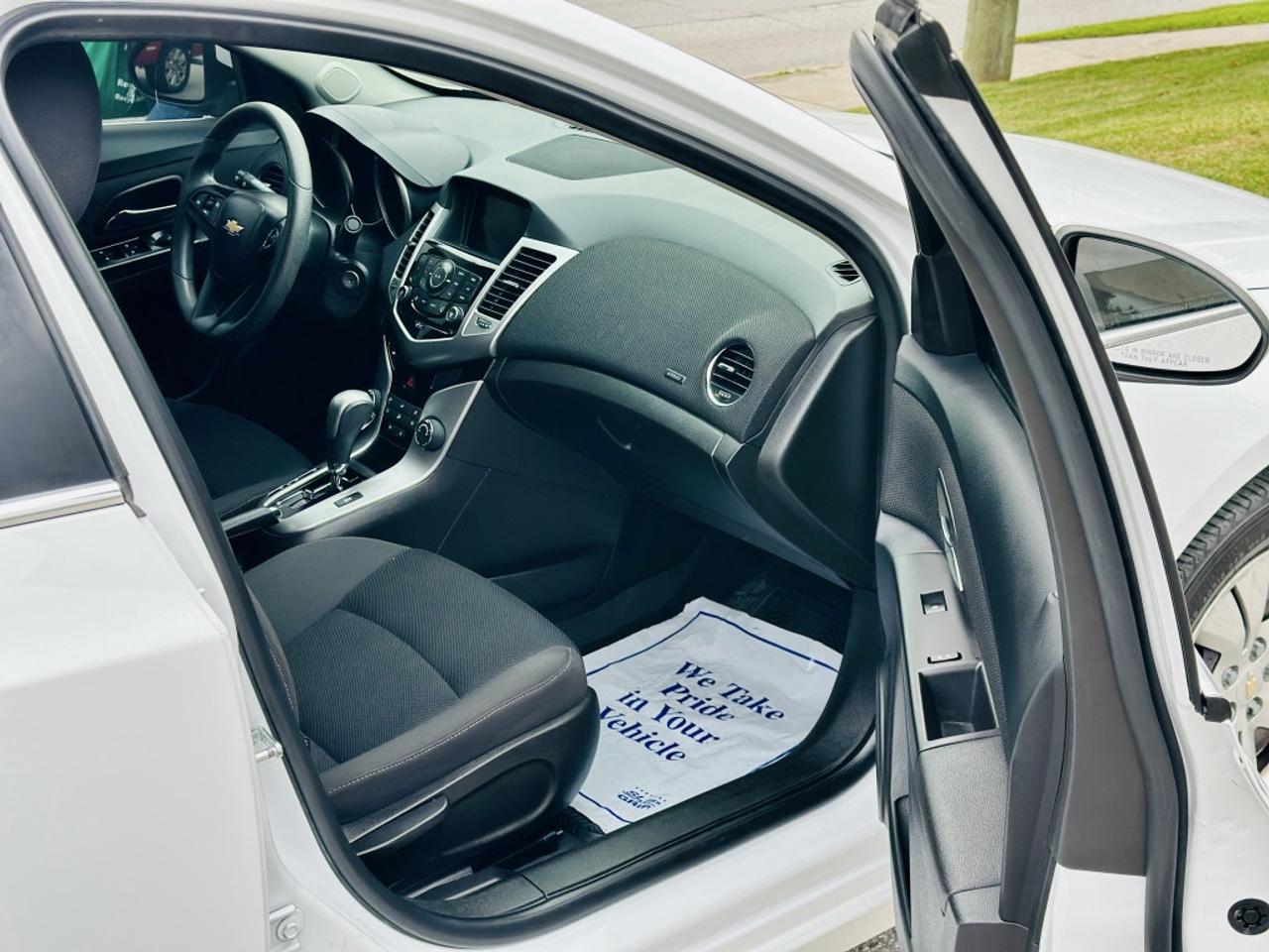 2016 Chevrolet Cruze LT Sedan FWD Photo