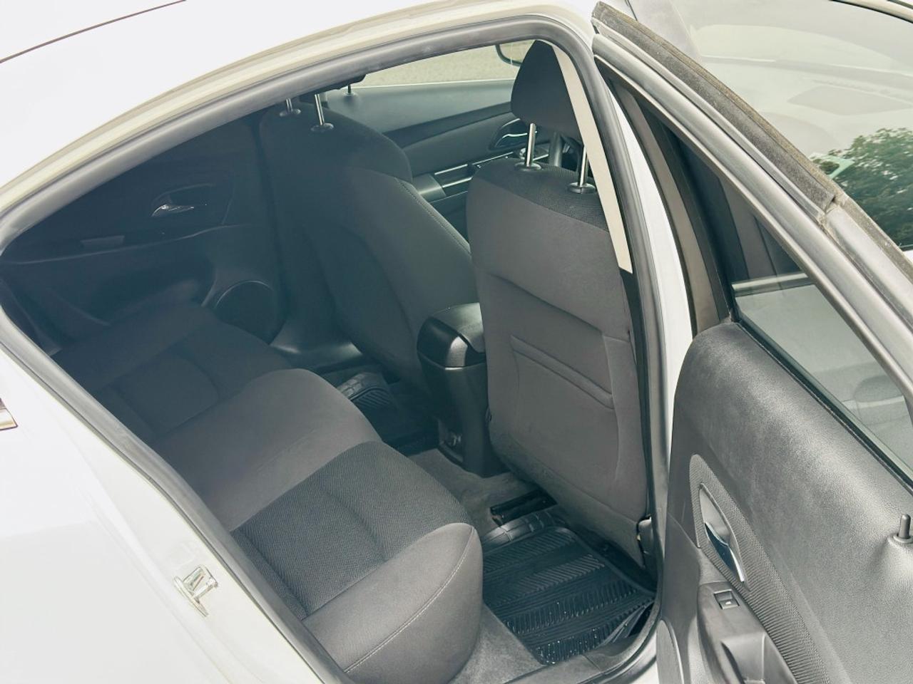 2016 Chevrolet Cruze LT Sedan FWD Photo