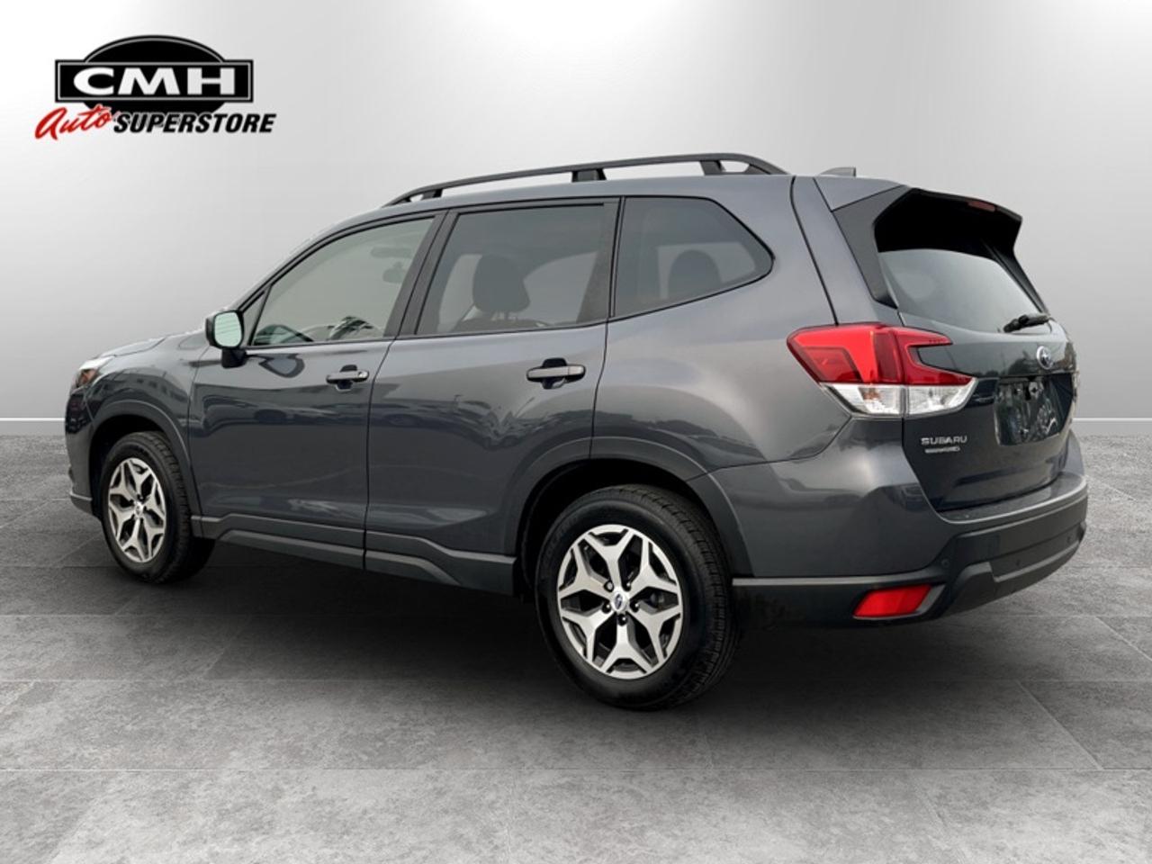 2023 Subaru Forester TOURING Photo3