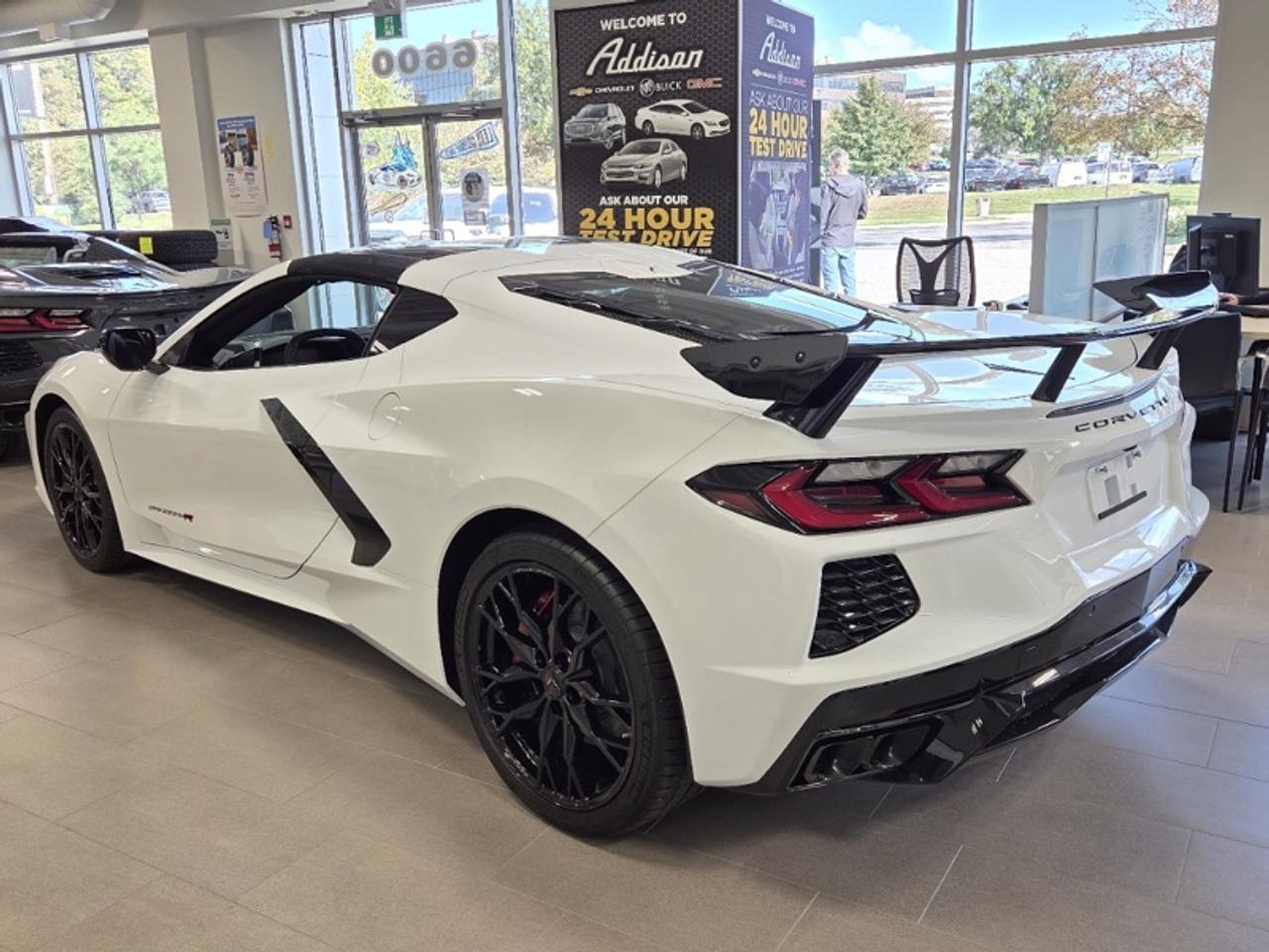 2027 Chevrolet Corvette 1LT  HIGH WING SPOILER | TRANSPARENT ROOF | GLOSS BLACK FORGED WHEELS Photo3