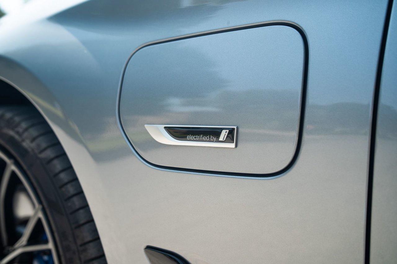 2023 BMW 5 Series 530e xDrive Photo