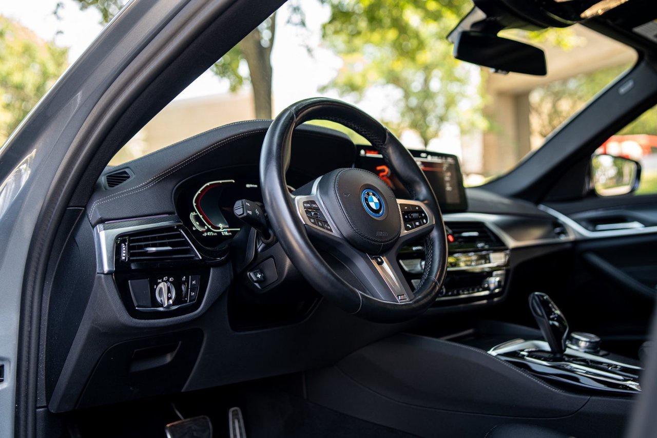 2023 BMW 5 Series 530e xDrive Photo