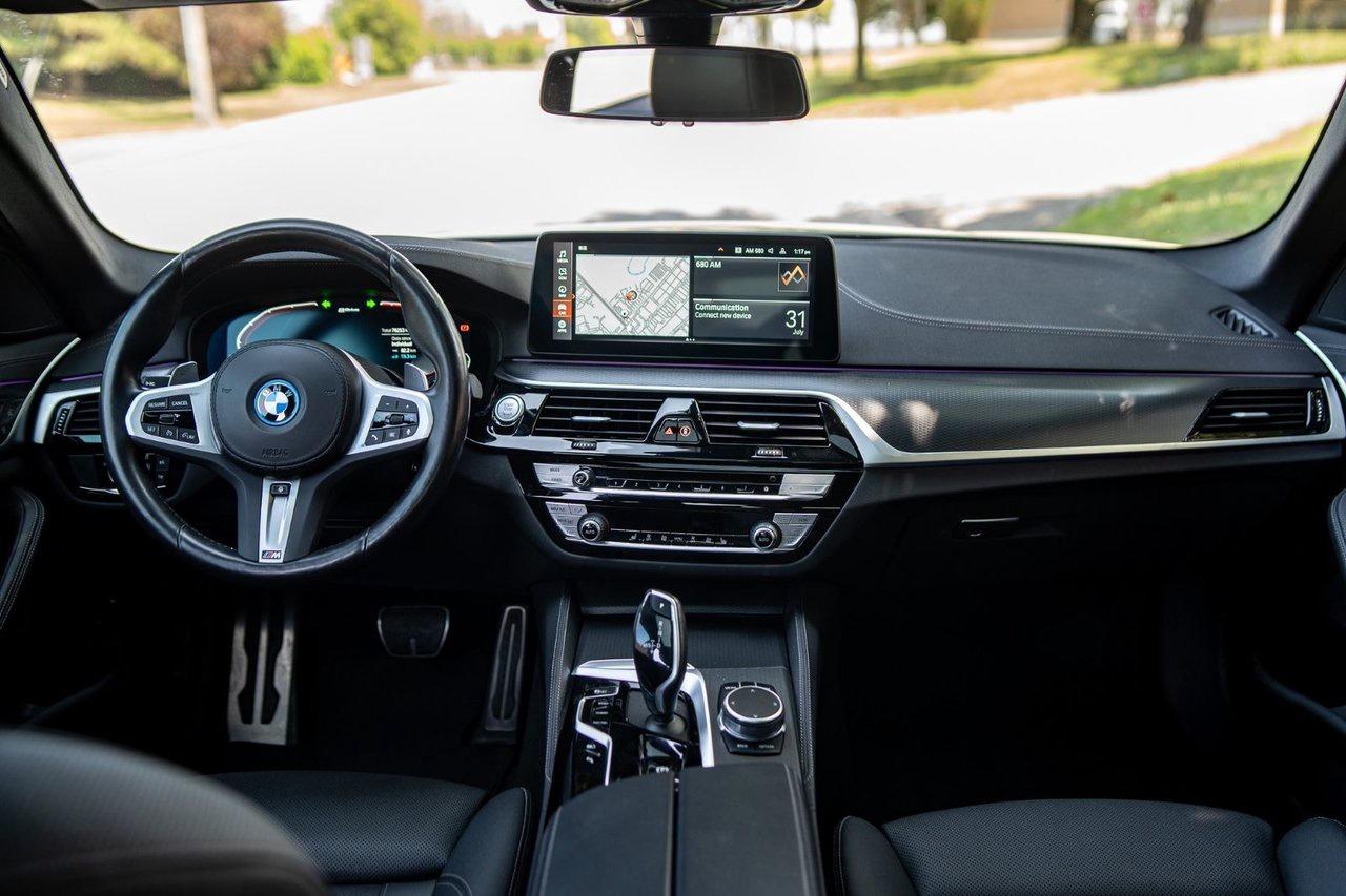 2023 BMW 5 Series 530e xDrive Photo