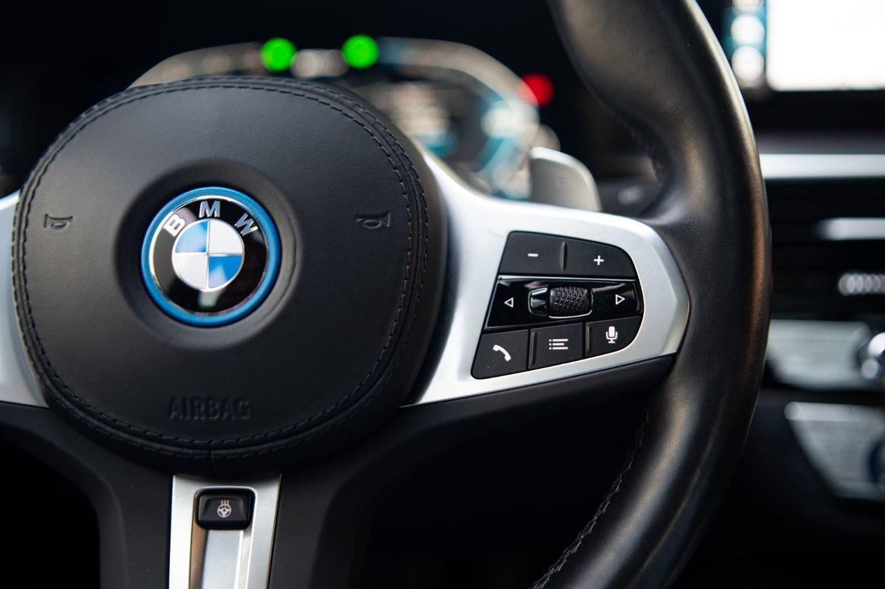 2023 BMW 5 Series 530e xDrive Photo