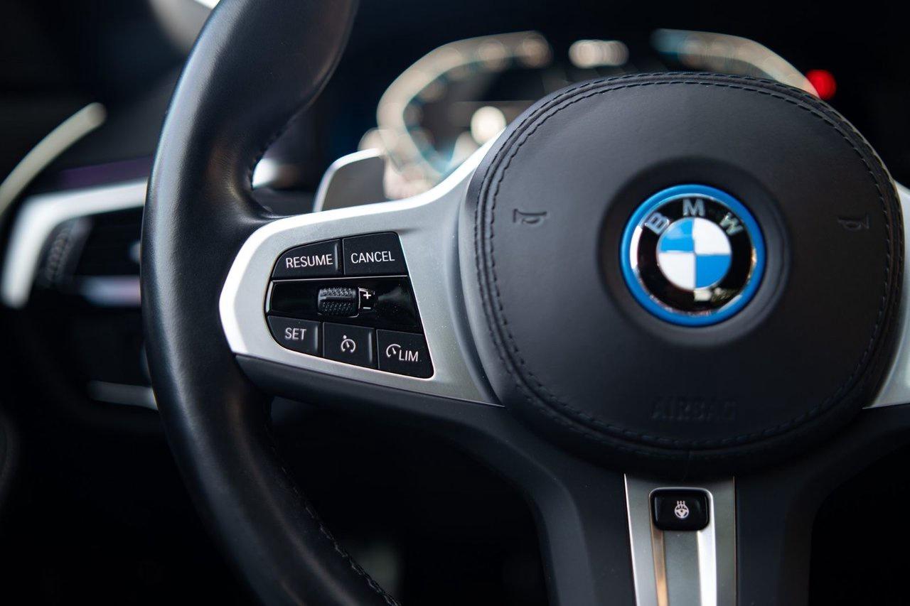 2023 BMW 5 Series 530e xDrive Photo