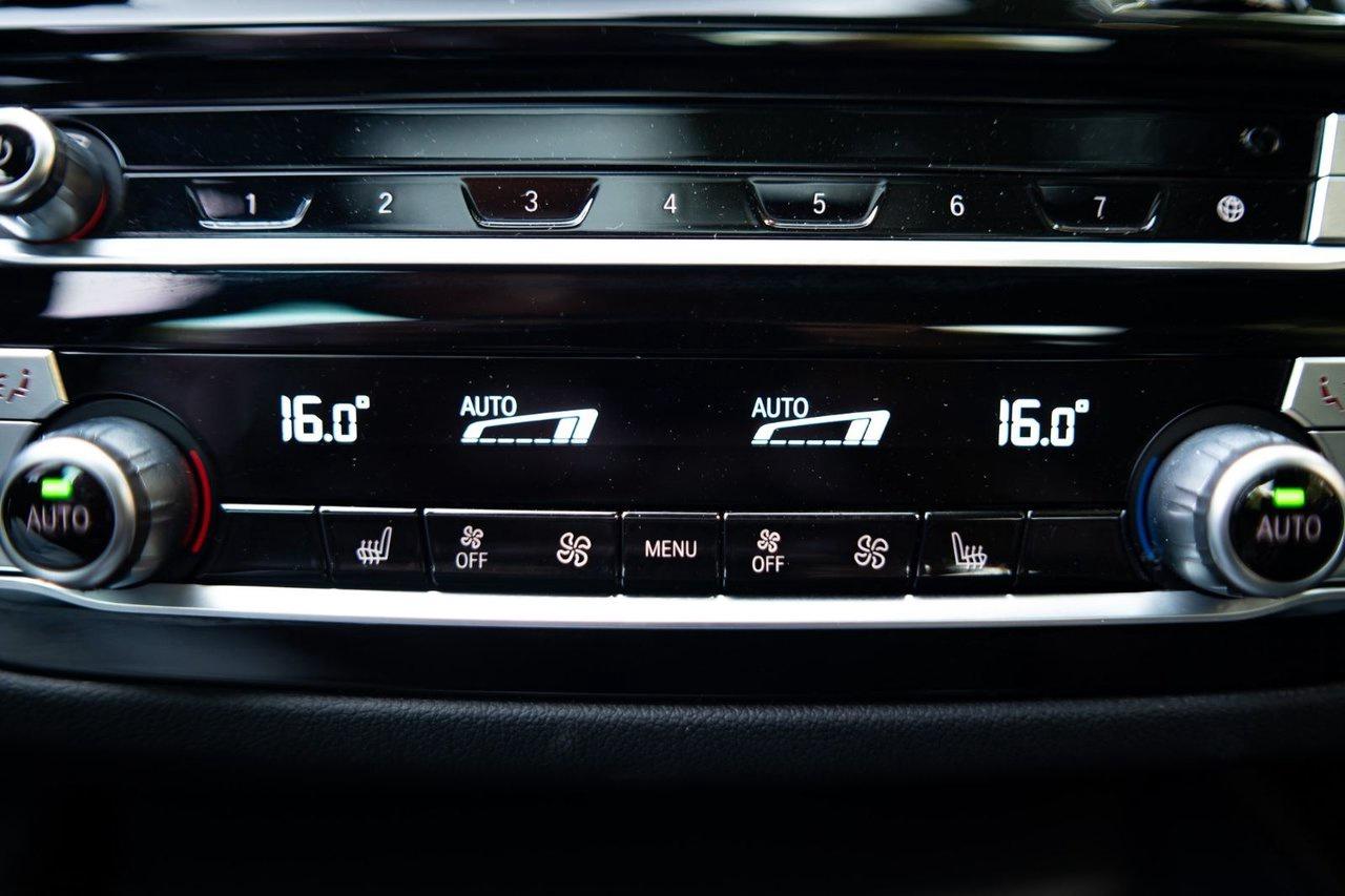 2023 BMW 5 Series 530e xDrive Photo