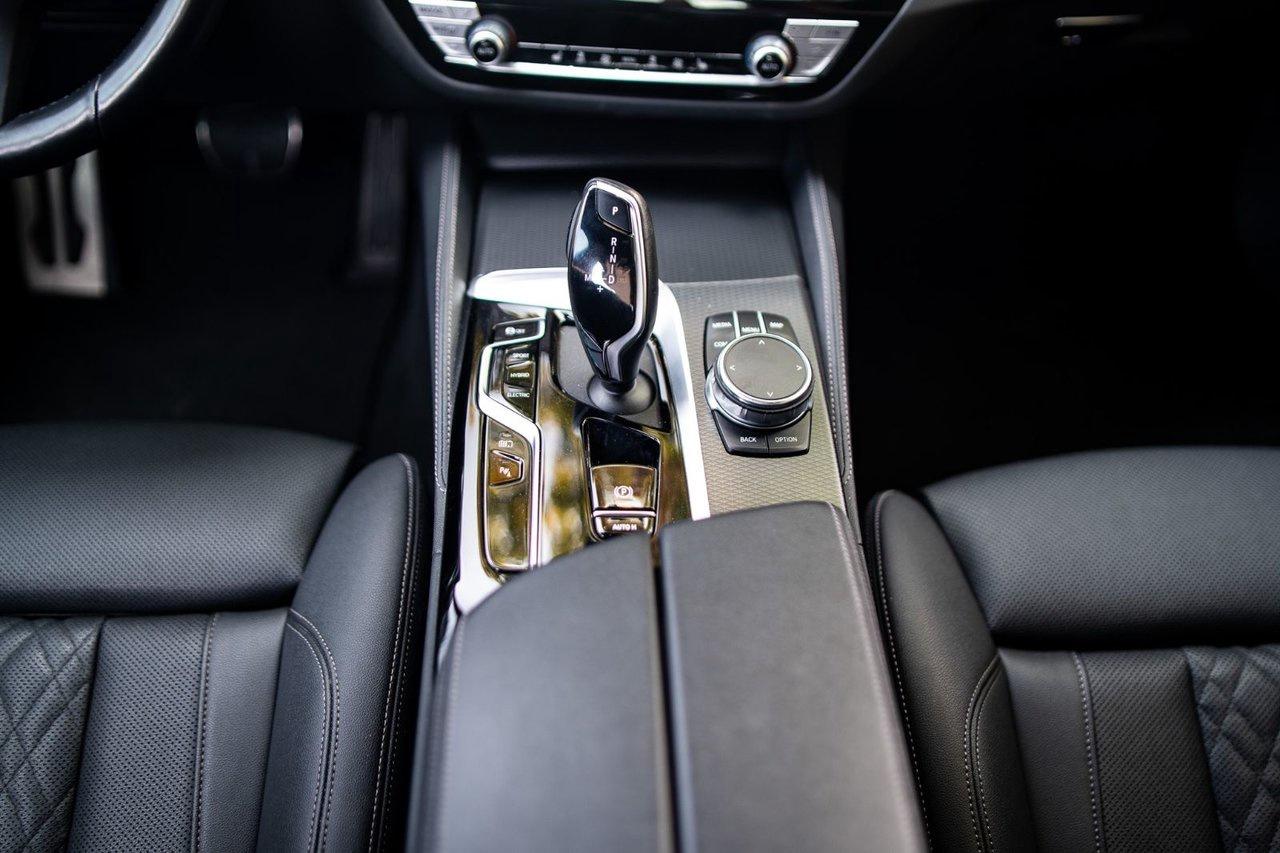 2023 BMW 5 Series 530e xDrive Photo