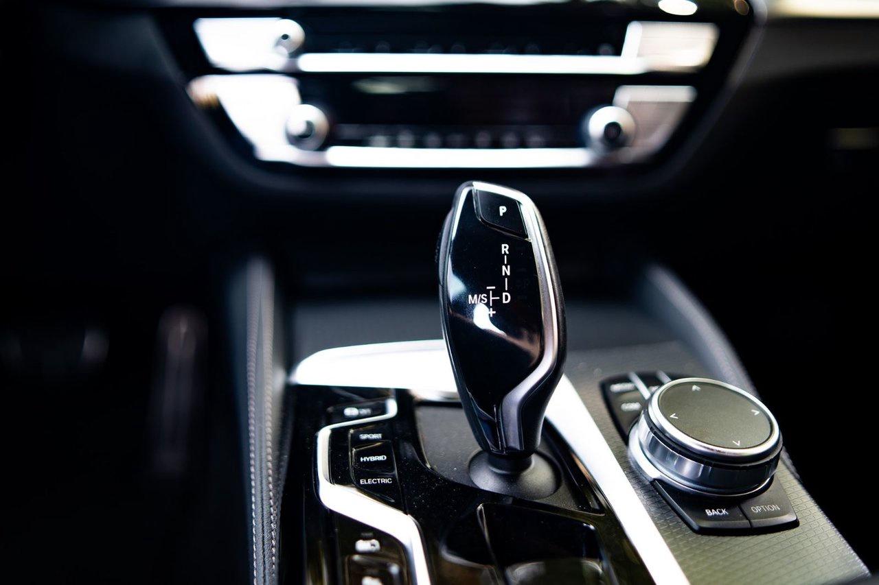 2023 BMW 5 Series 530e xDrive Photo