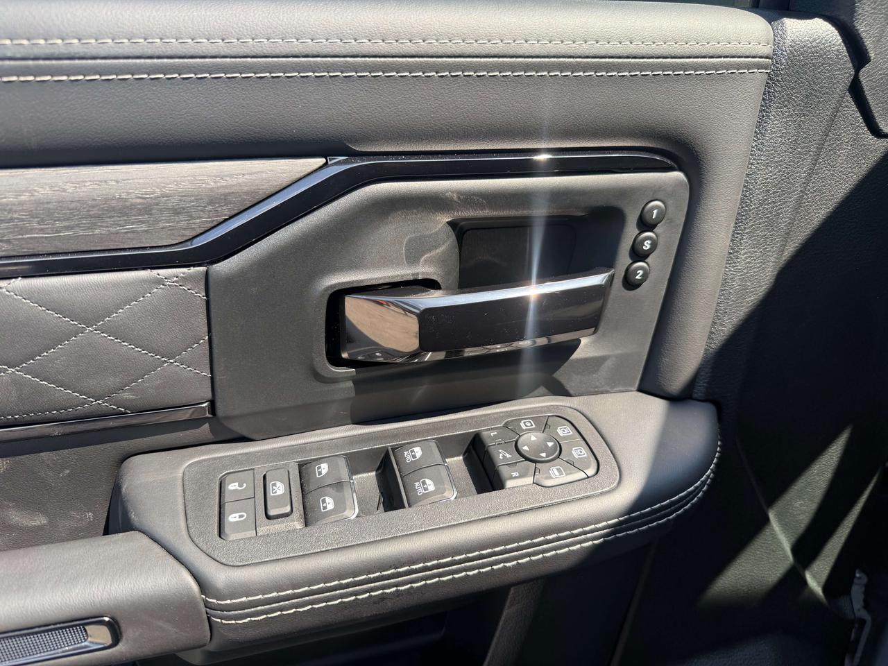 2027 RAM 3500 Limited 4x4 Crew Cab Photo
