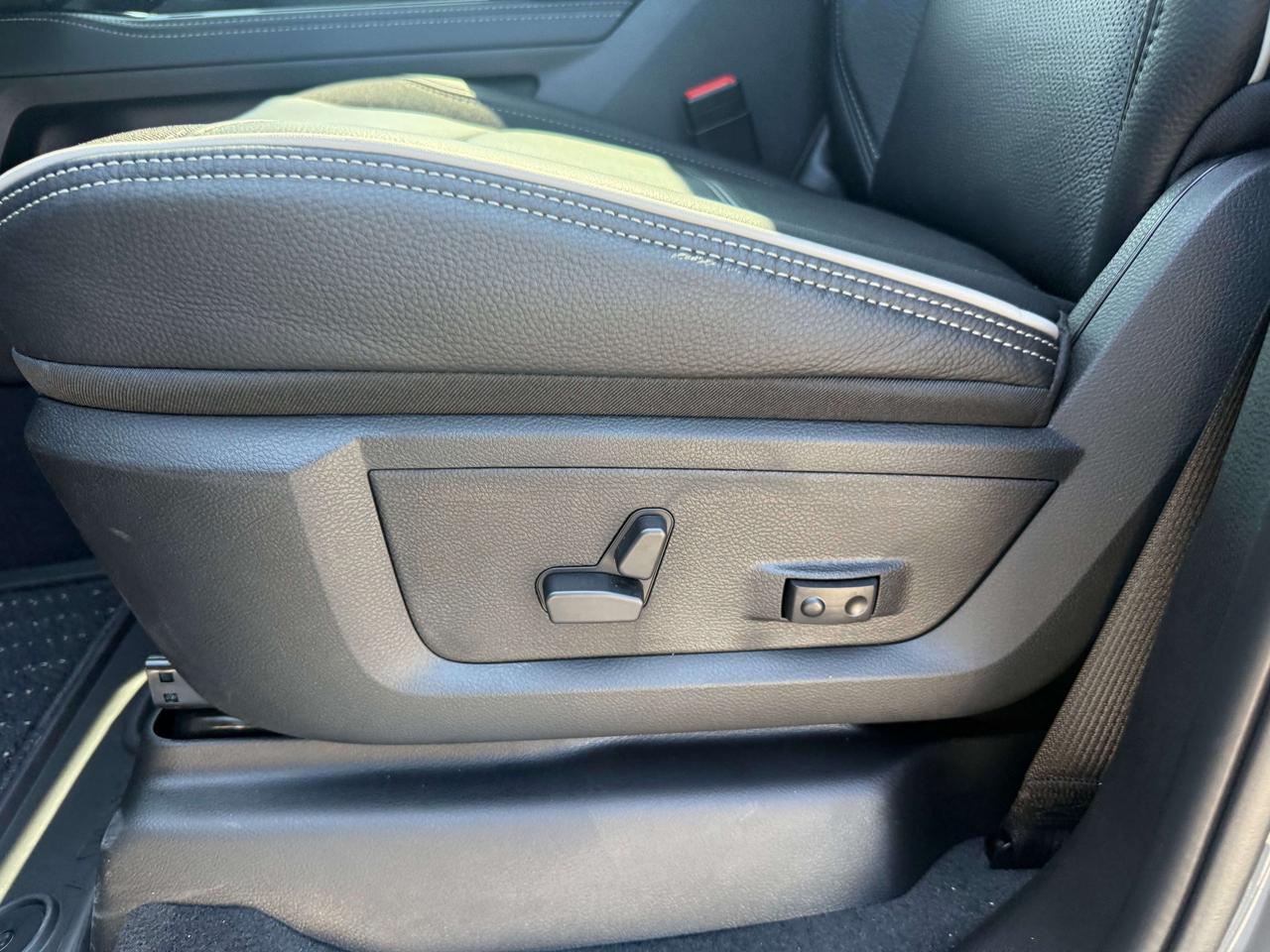 2027 RAM 3500 Limited 4x4 Crew Cab Photo