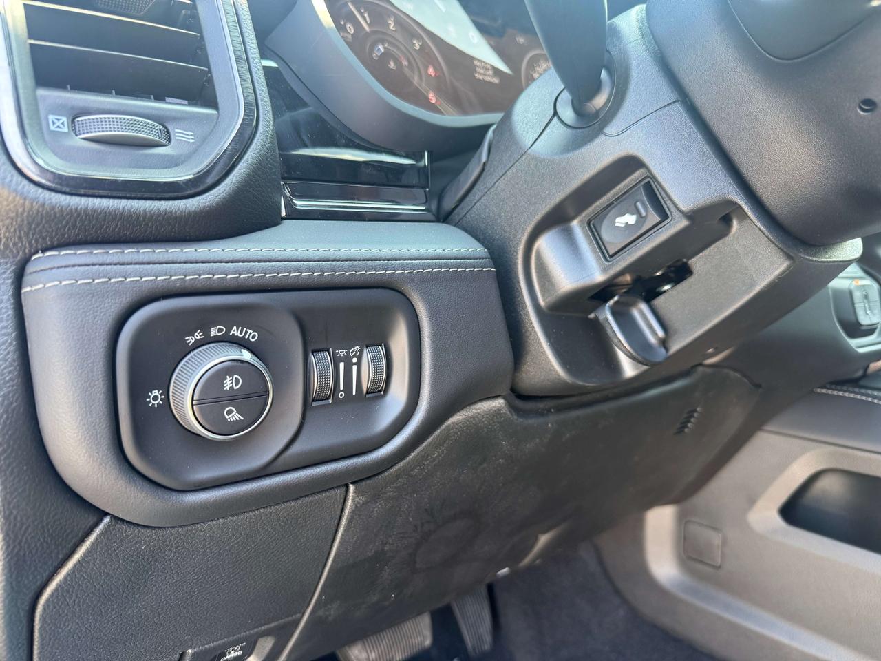 2027 RAM 3500 Limited 4x4 Crew Cab Photo