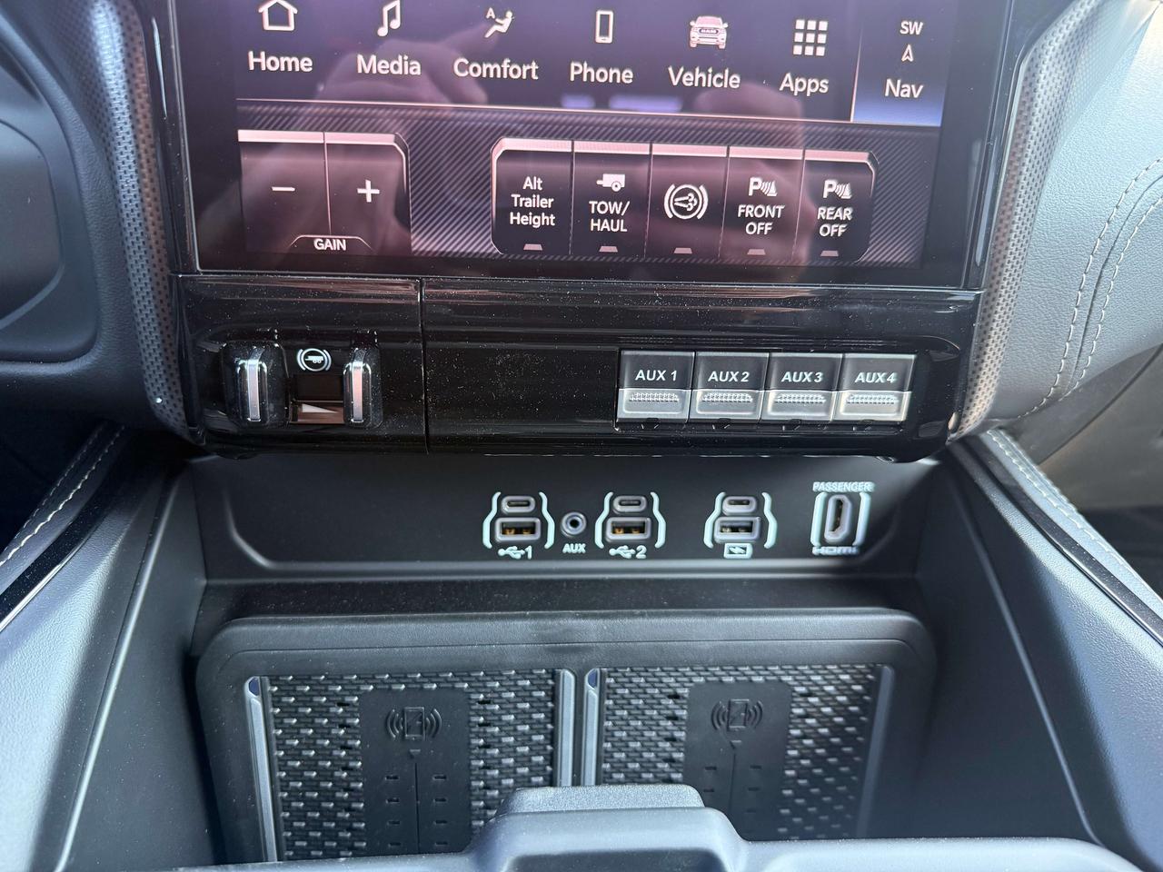 2027 RAM 3500 Limited 4x4 Crew Cab Photo