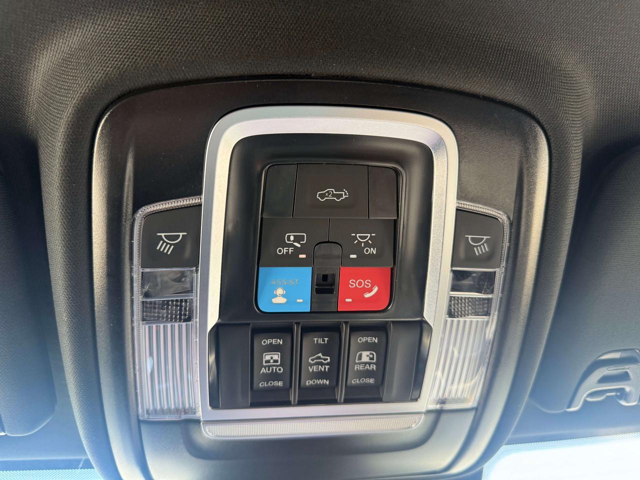 2027 RAM 3500 Limited 4x4 Crew Cab Photo