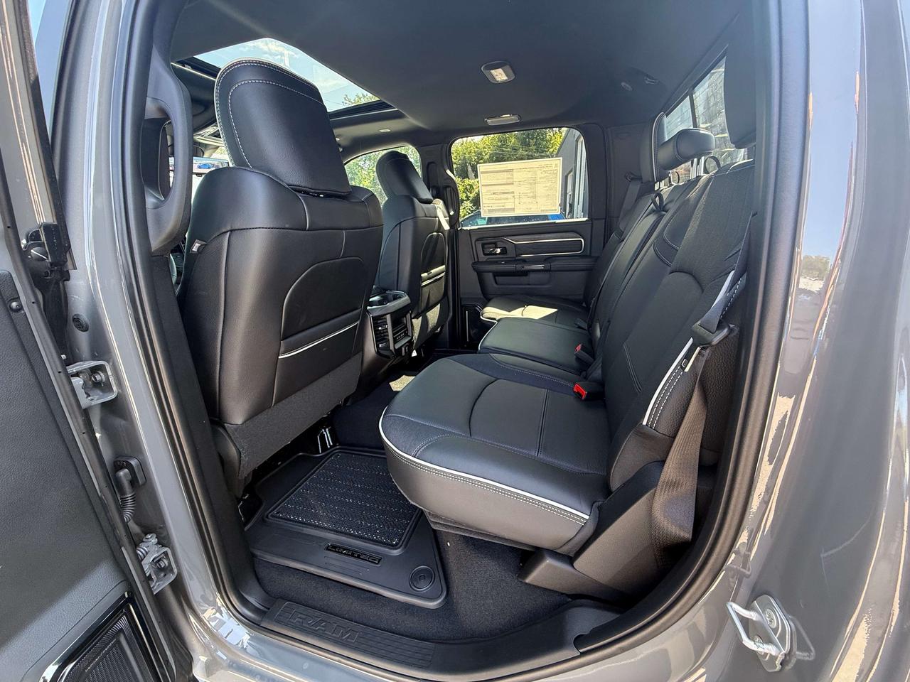 2027 RAM 3500 Limited 4x4 Crew Cab Photo