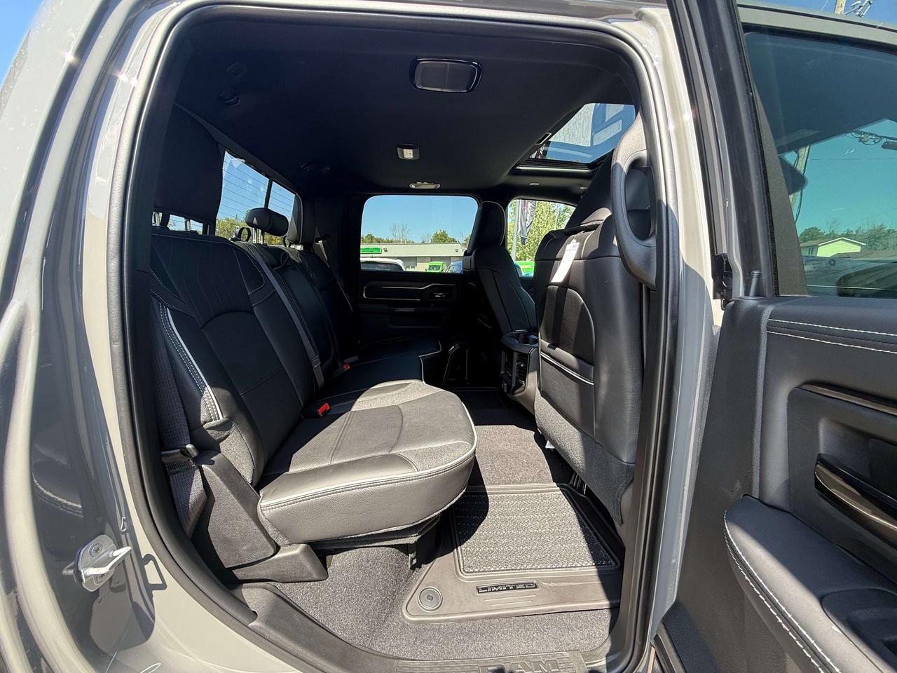 2027 RAM 3500 Limited 4x4 Crew Cab Photo