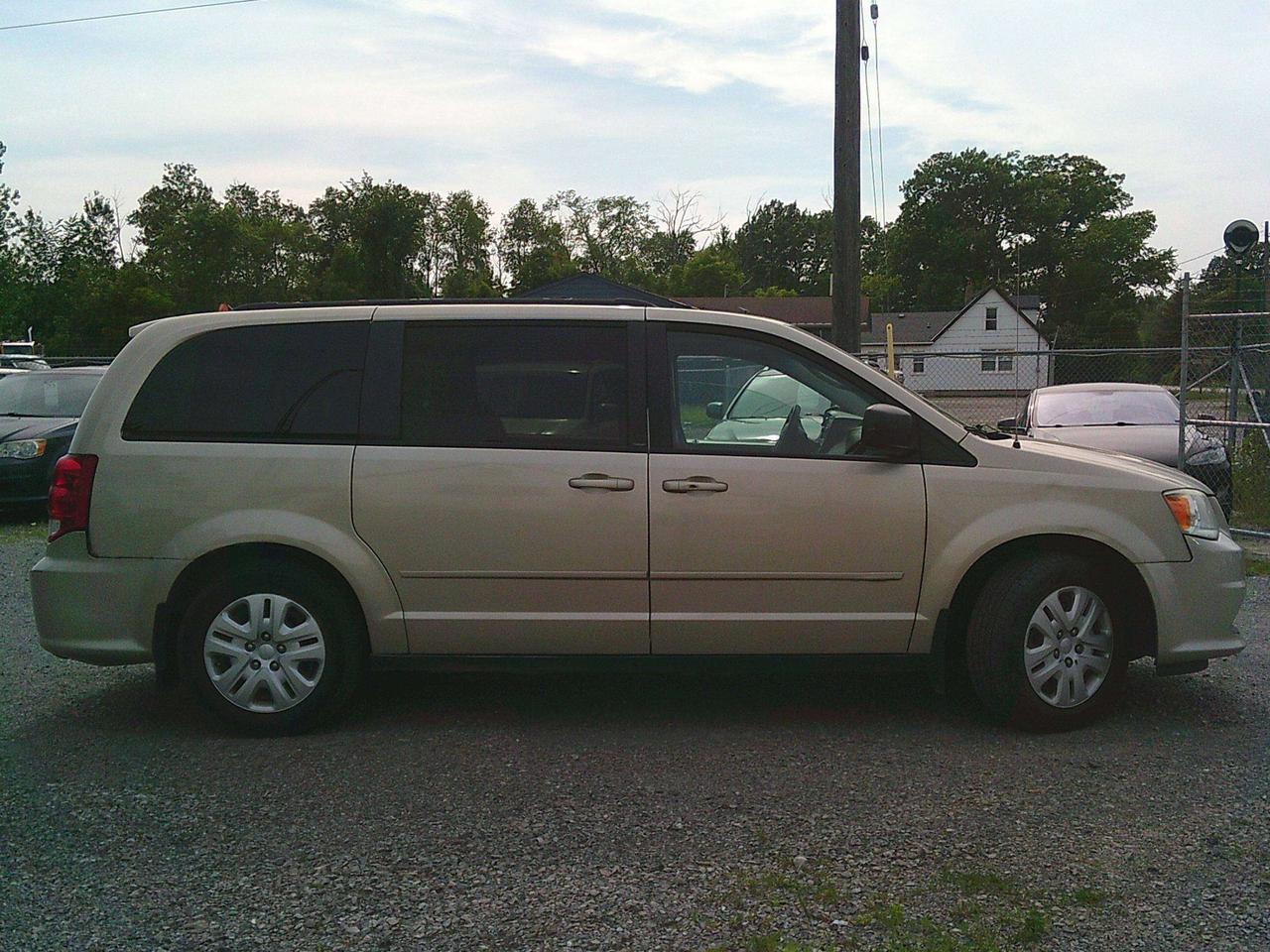 2014 Dodge Grand Caravan SXT STOW N GO! + TOW HITCH Photo