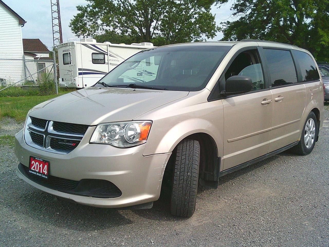 2014 Dodge Grand Caravan SXT STOW N GO! + TOW HITCH Photo