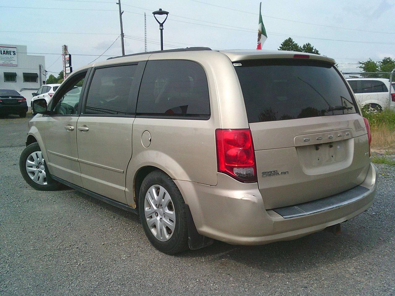 2014 Dodge Grand Caravan SXT STOW N GO! + TOW HITCH Photo