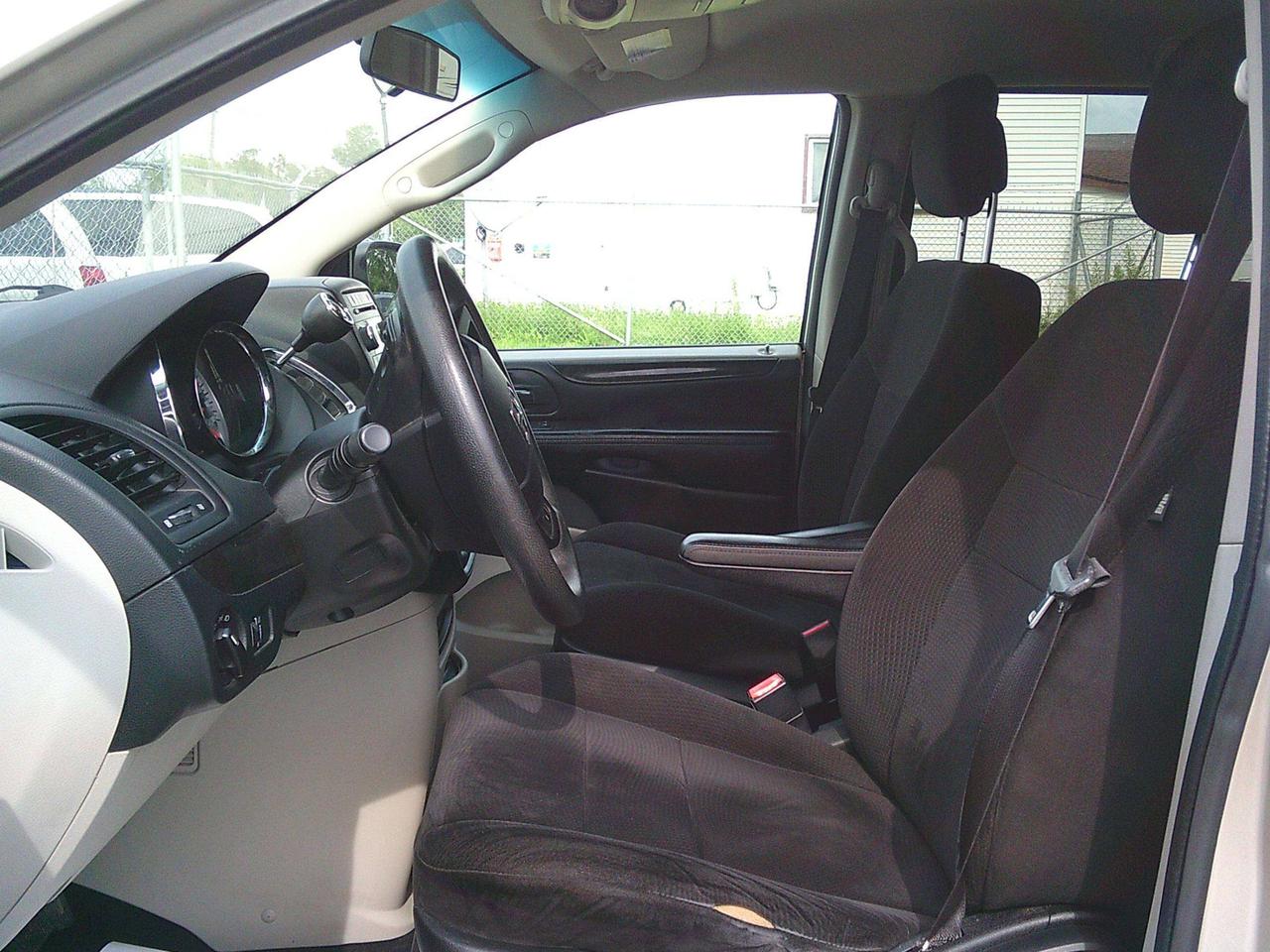 2014 Dodge Grand Caravan SXT STOW N GO! + TOW HITCH Photo