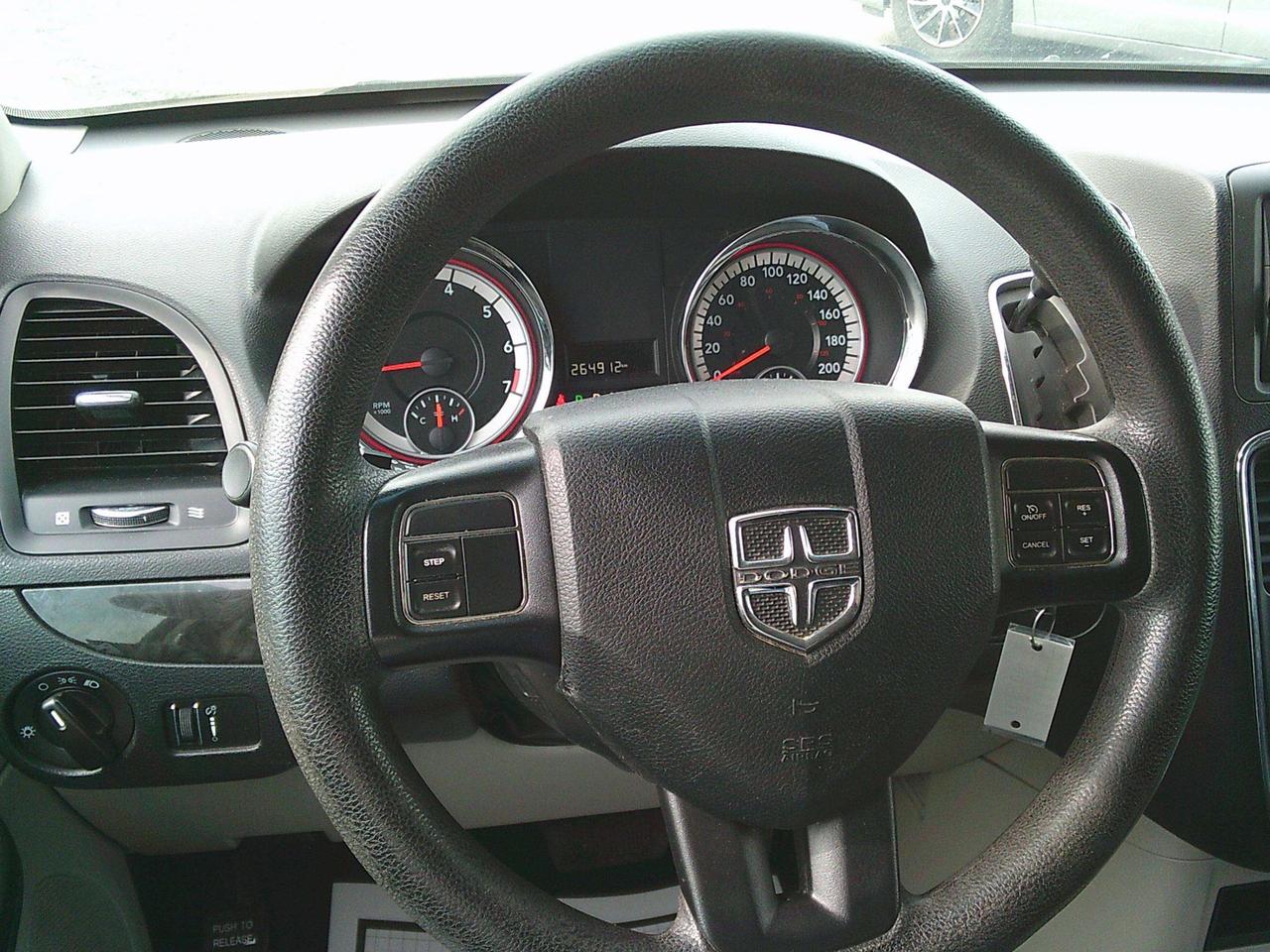 2014 Dodge Grand Caravan SXT STOW N GO! + TOW HITCH Photo