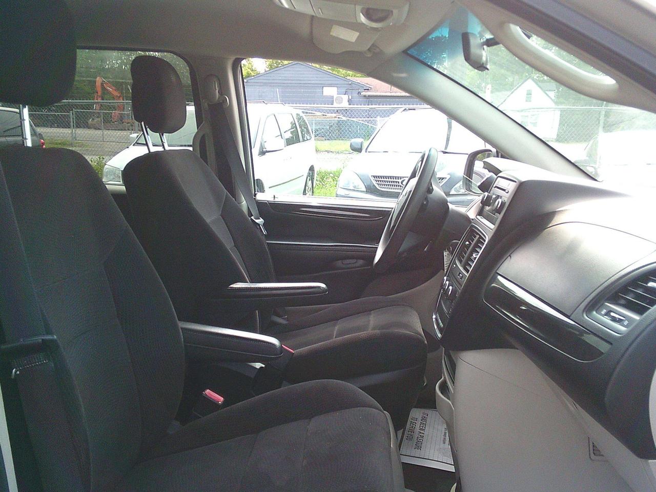 2014 Dodge Grand Caravan SXT STOW N GO! + TOW HITCH Photo