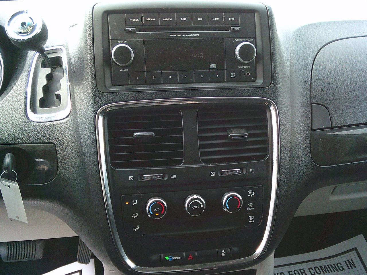 2014 Dodge Grand Caravan SXT STOW N GO! + TOW HITCH Photo