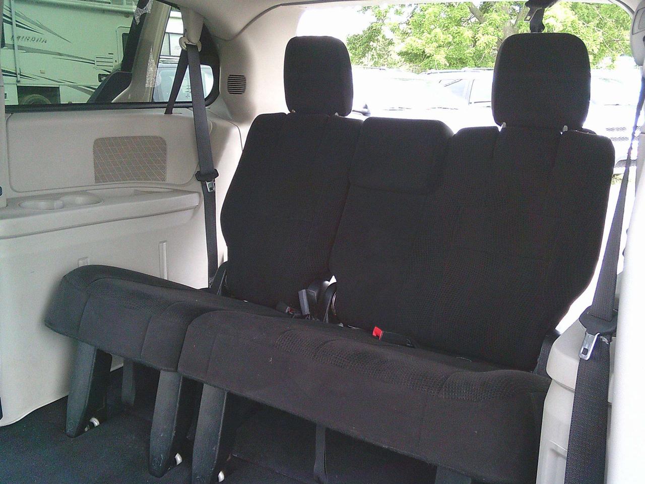 2014 Dodge Grand Caravan SXT STOW N GO! + TOW HITCH Photo