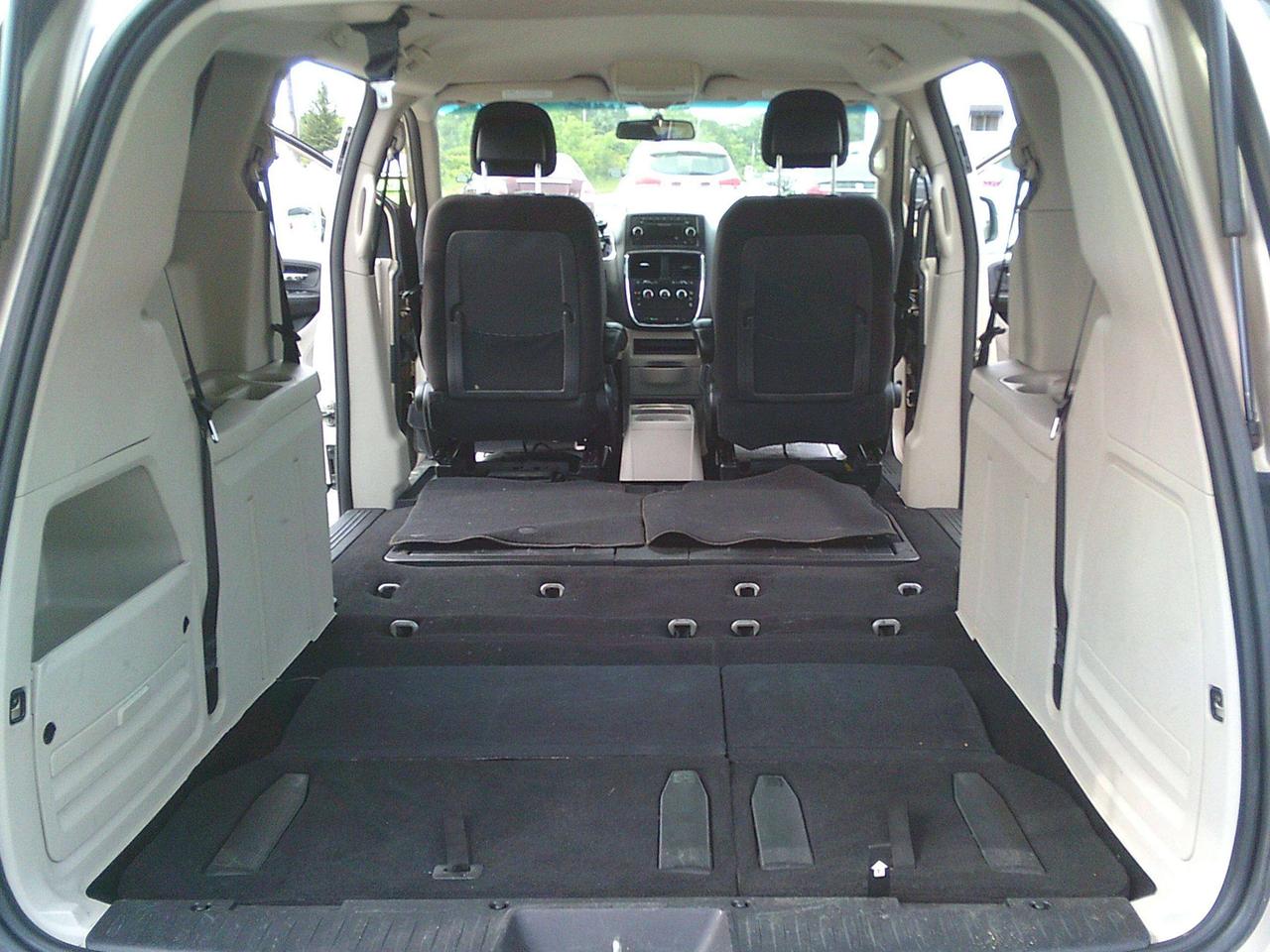 2014 Dodge Grand Caravan SXT STOW N GO! + TOW HITCH Photo