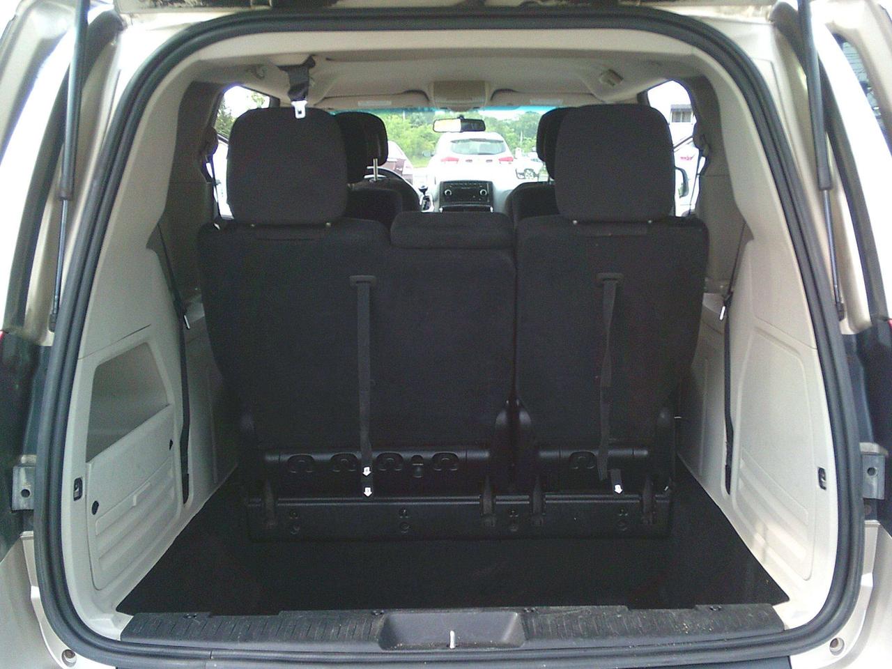 2014 Dodge Grand Caravan SXT STOW N GO! + TOW HITCH Photo