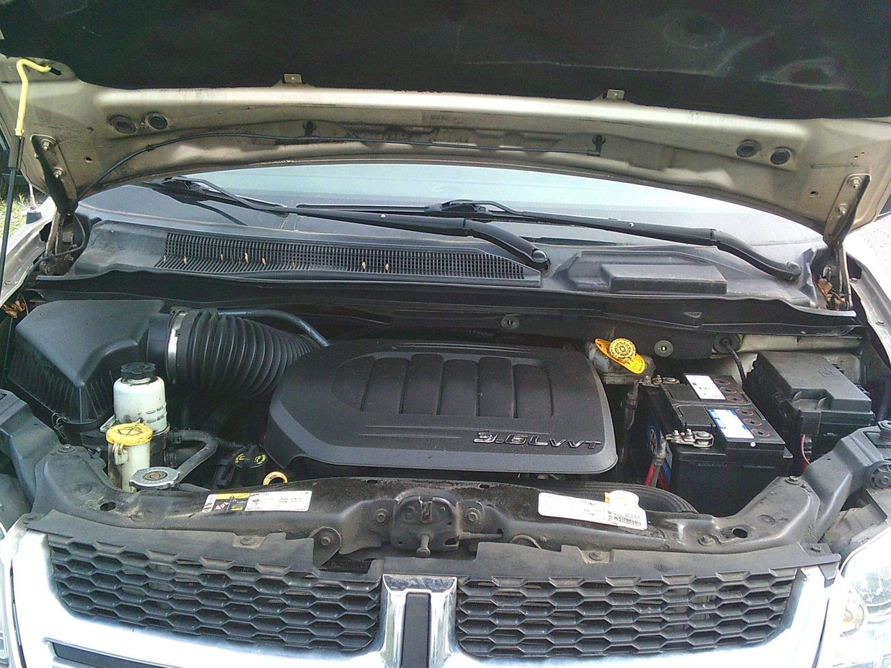 2014 Dodge Grand Caravan SXT STOW N GO! + TOW HITCH Photo