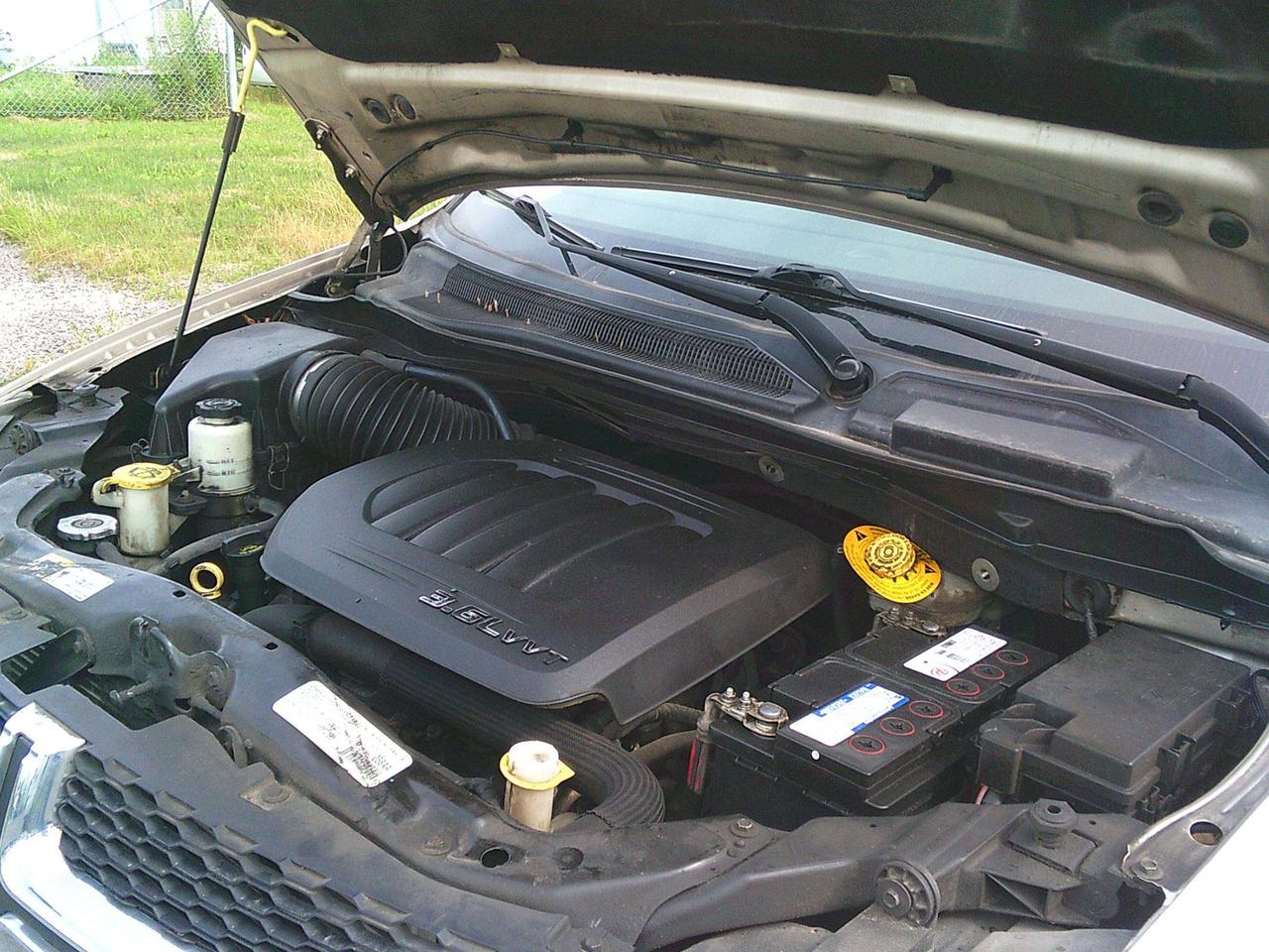 2014 Dodge Grand Caravan SXT STOW N GO! + TOW HITCH Photo