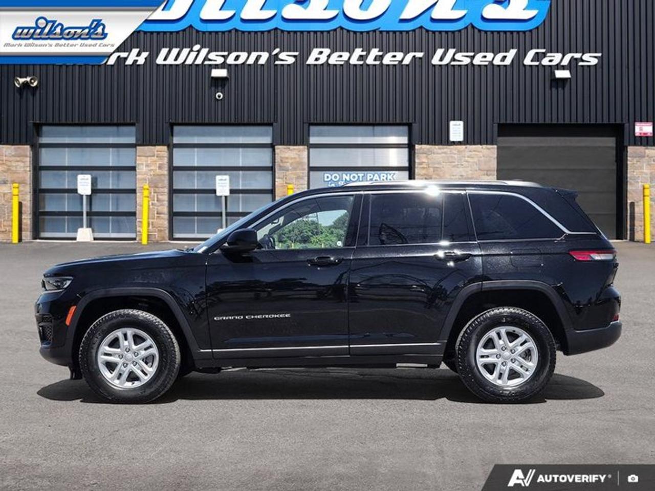 2023 Jeep Grand Cherokee Laredo 4x4 | Heated Seats + Steering | Adaptive Cruise | Blind Spot Monitor | Carplay & More ! Photo