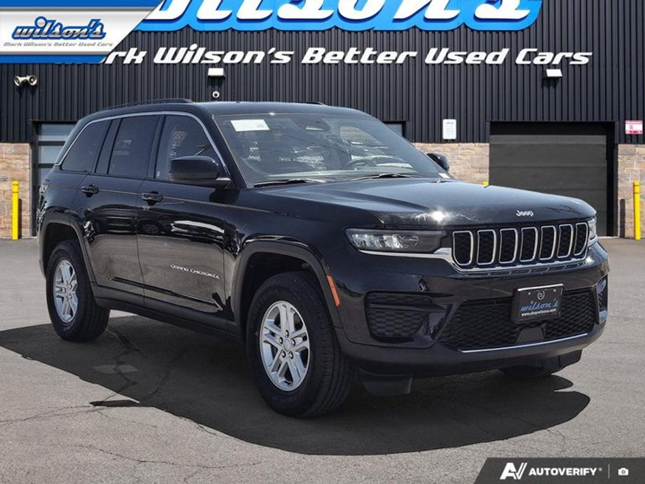 2023 Jeep Grand Cherokee Laredo 4x4 | Heated Seats + Steering | Adaptive Cruise | Blind Spot Monitor | Carplay & More ! Photo