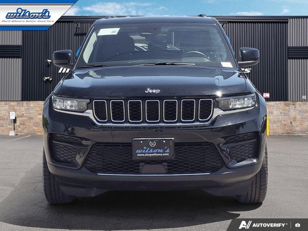 2023 Jeep Grand Cherokee Laredo 4x4 | Heated Seats + Steering | Adaptive Cruise | Blind Spot Monitor | Carplay & More ! Photo