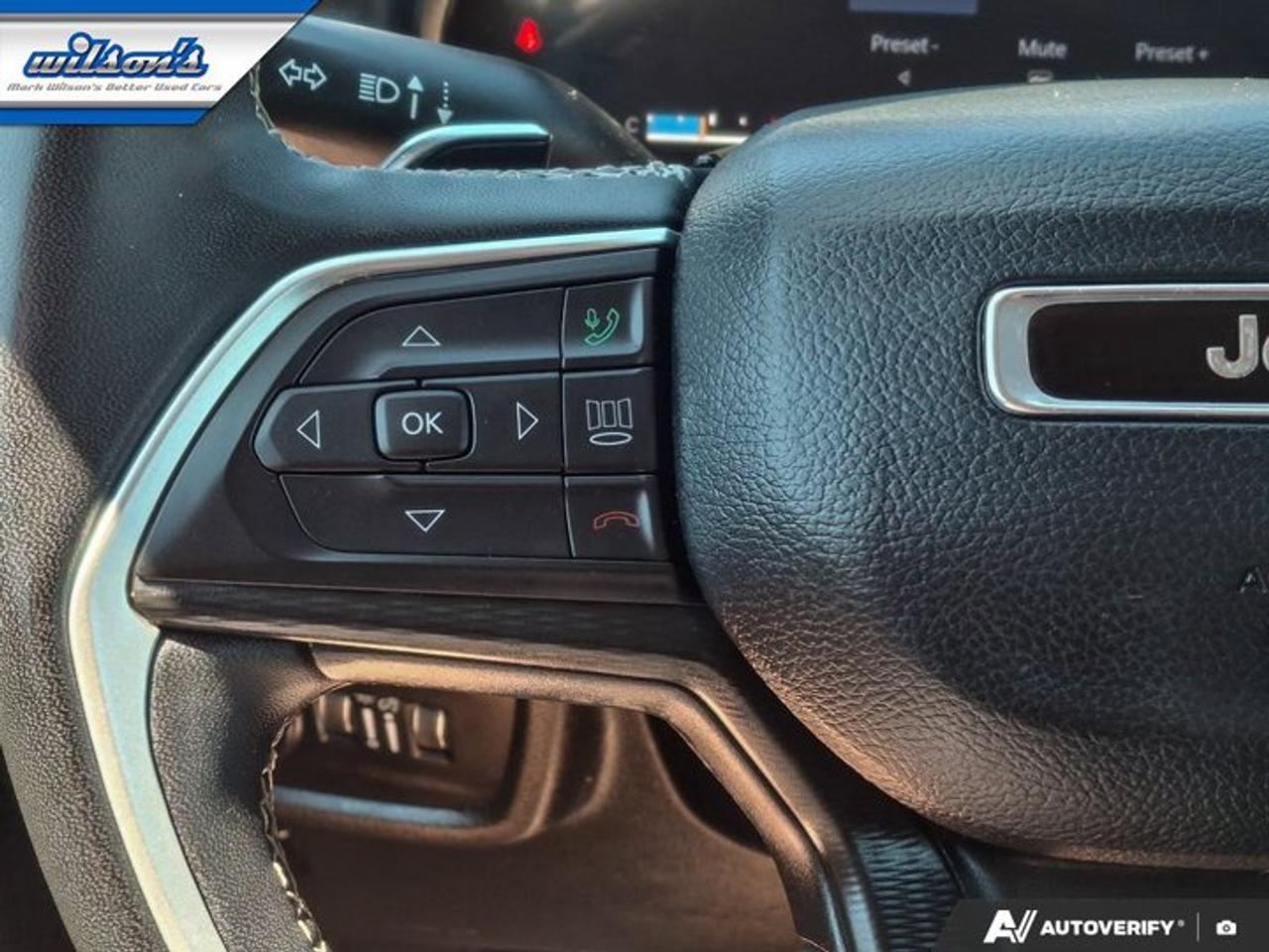 2023 Jeep Grand Cherokee Laredo 4x4 | Heated Seats + Steering | Adaptive Cruise | Blind Spot Monitor | Carplay & More ! Photo