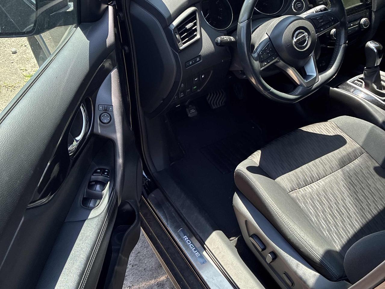 2018 Nissan Rogue Midnight | AWD | Pano Roof | Nav | 360° Cam & More Photo24