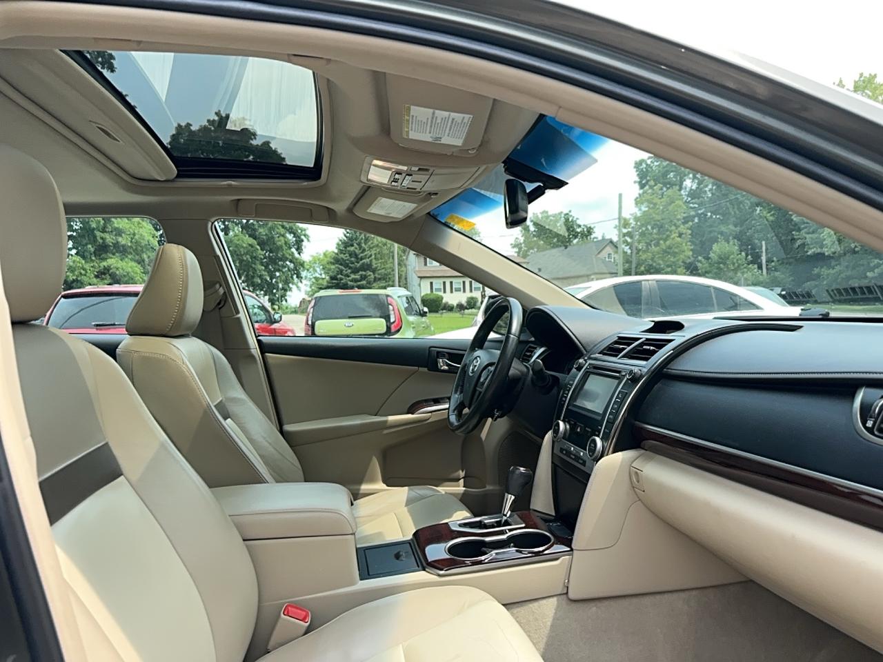 2012 Toyota Camry XLE Photo