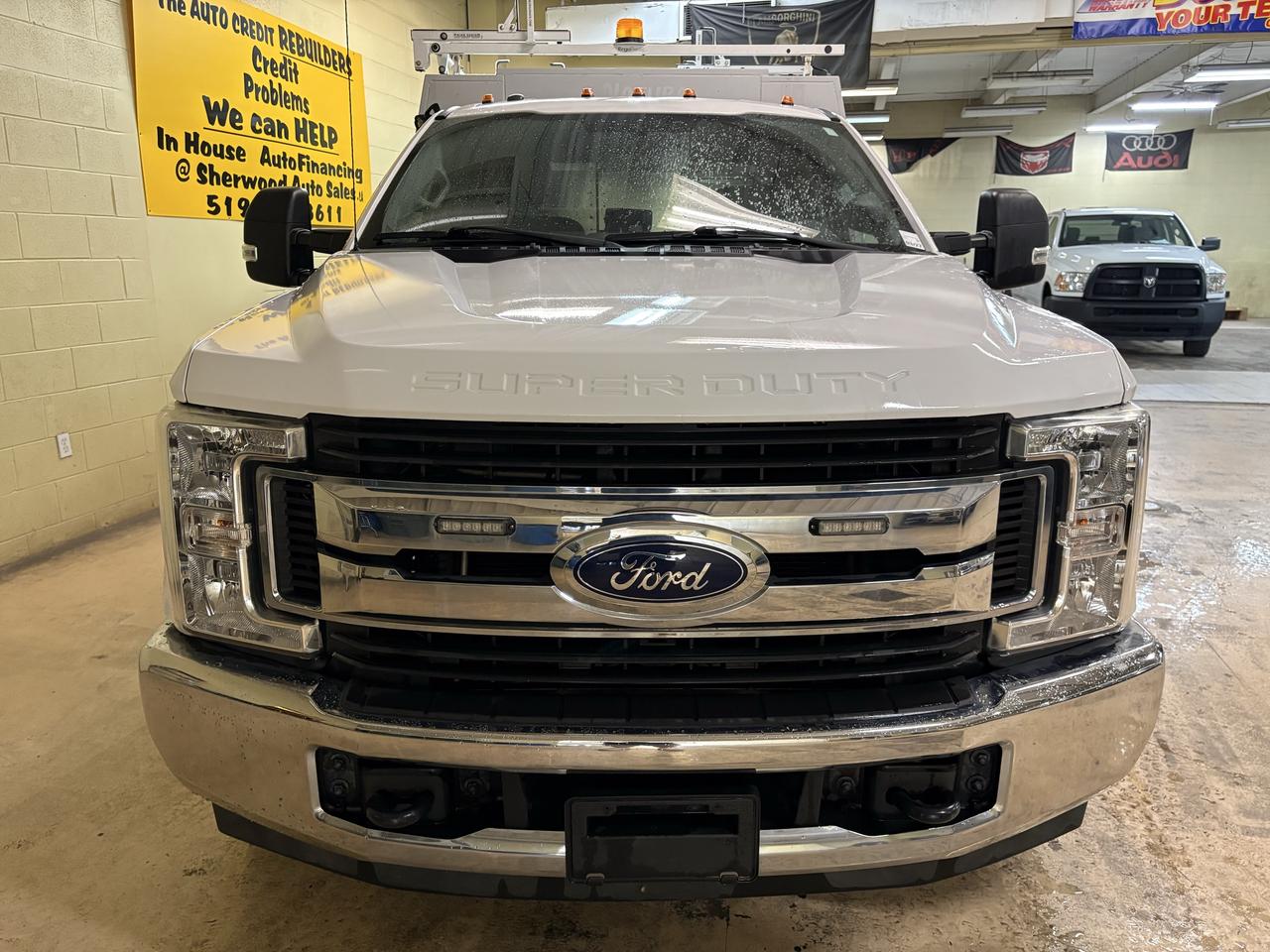 2017 Ford SUPER DUTY F-350 DRW XLT Photo