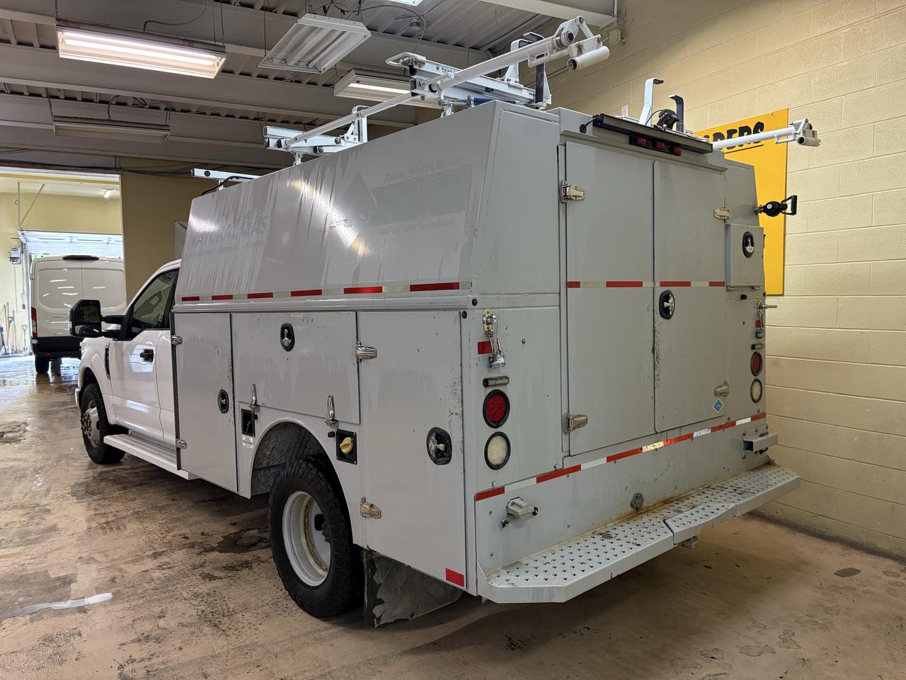 2017 Ford SUPER DUTY F-350 DRW XLT Photo