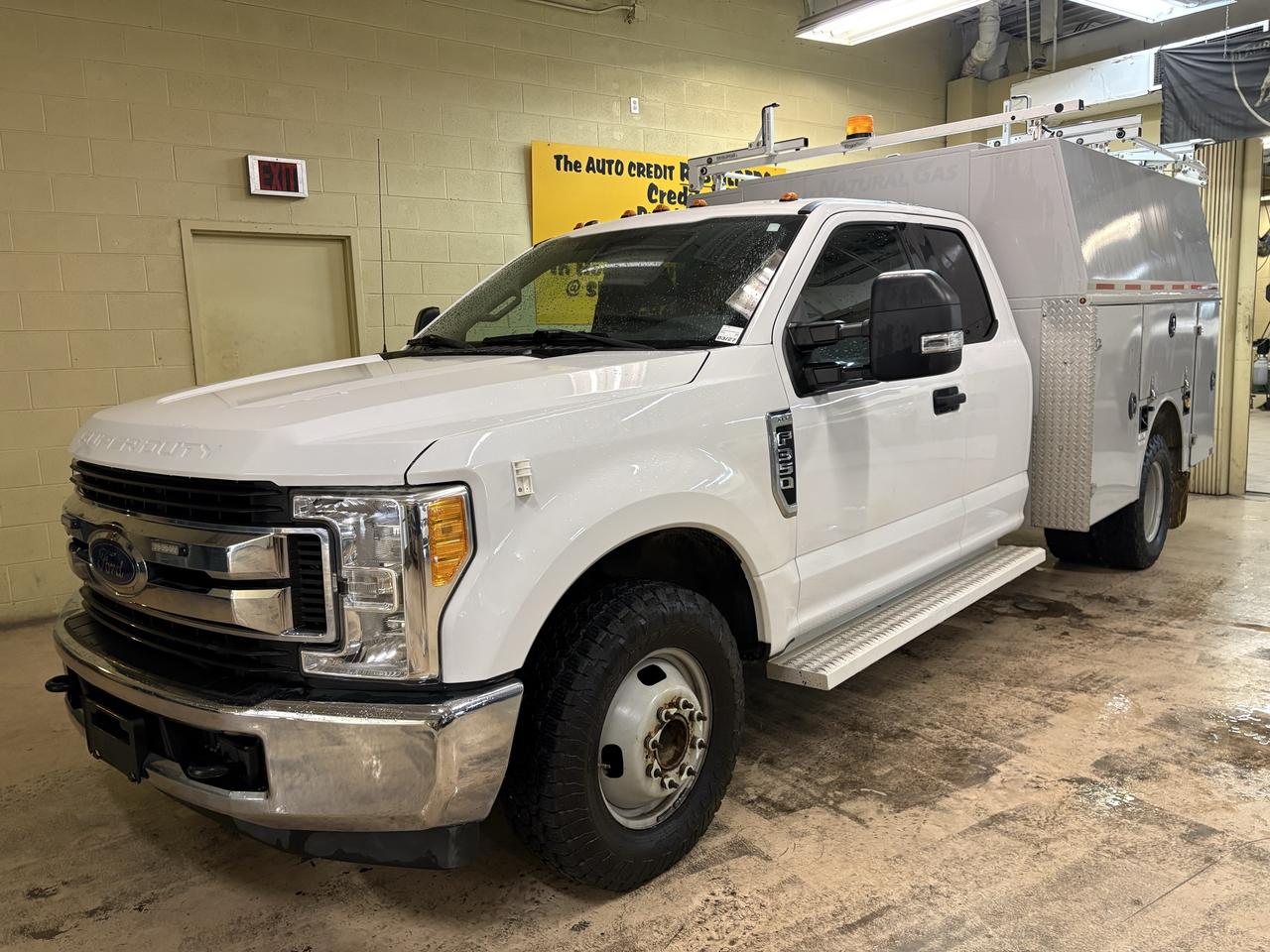 2017 Ford SUPER DUTY F-350 DRW XLT Photo