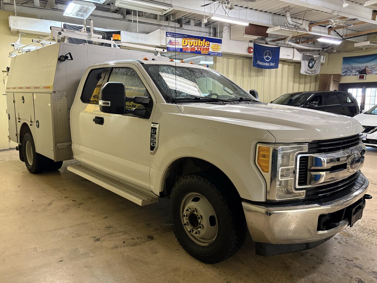 2017 Ford SUPER DUTY F-350 DRW XLT Photo