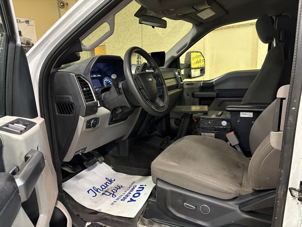 2017 Ford SUPER DUTY F-350 DRW XLT Photo