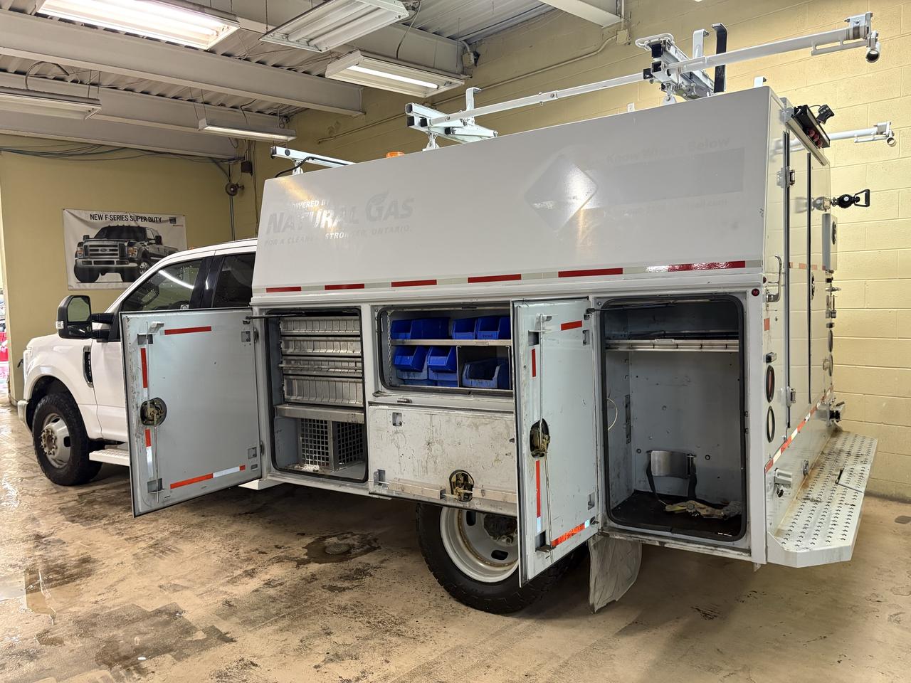 2017 Ford SUPER DUTY F-350 DRW XLT Photo