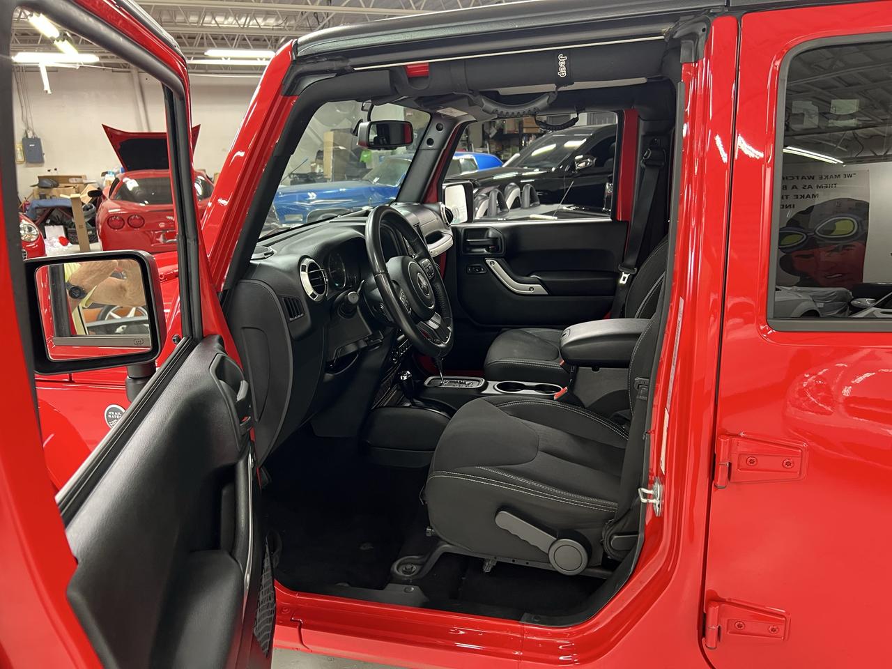2018 Jeep Wrangler SAHARA 4X4 Photo