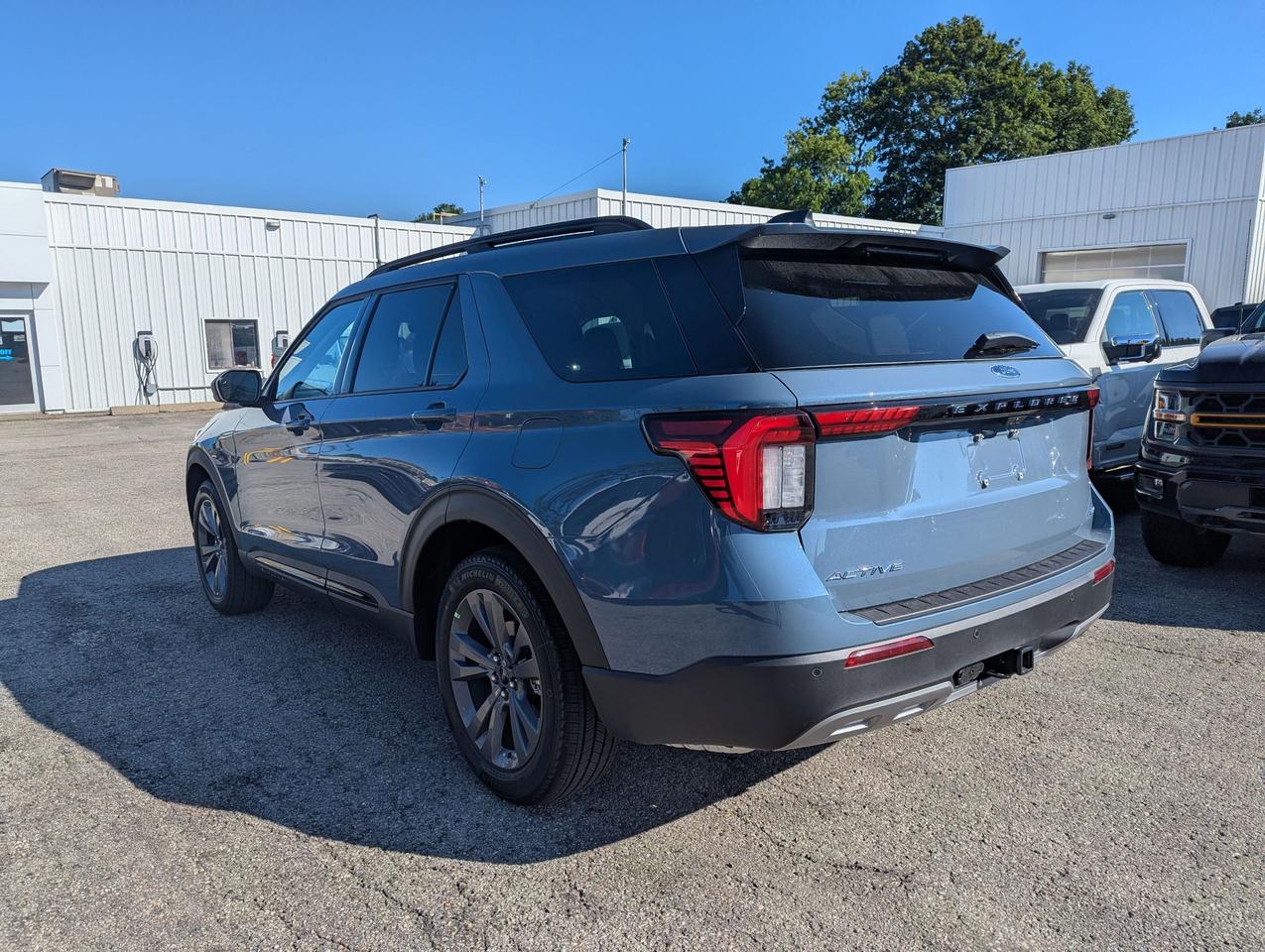 2026 Ford Explorer Active 4WD Photo3
