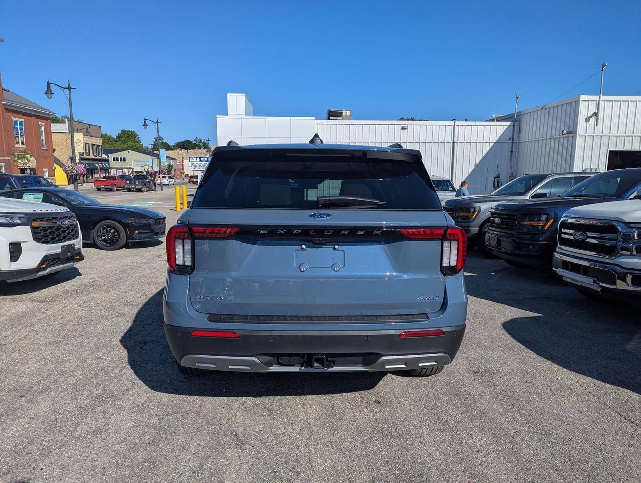 2026 Ford Explorer Active 4WD Photo4