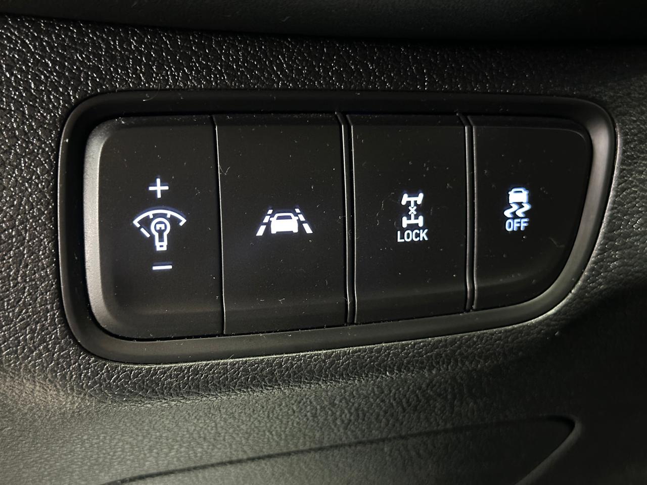 2019 Hyundai Santa Fe ESSENTIAL | CLEAN CARFAX | AWD | BLUETOOTH | ALLOY Photo