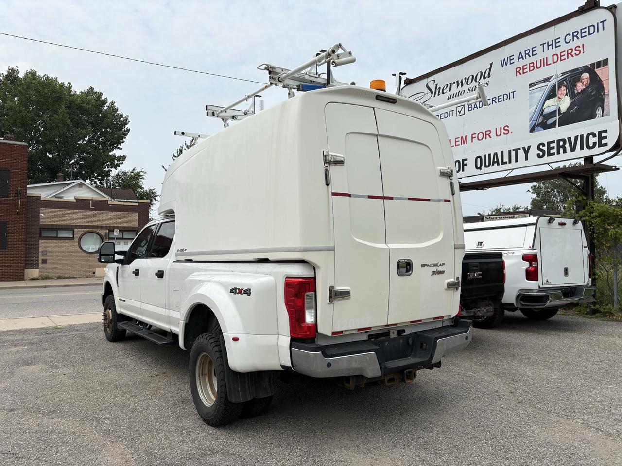 2017 Ford SUPER DUTY F-350 DRW XLT Photo