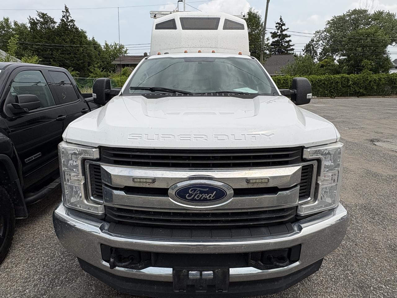 2017 Ford SUPER DUTY F-350 DRW XLT Photo