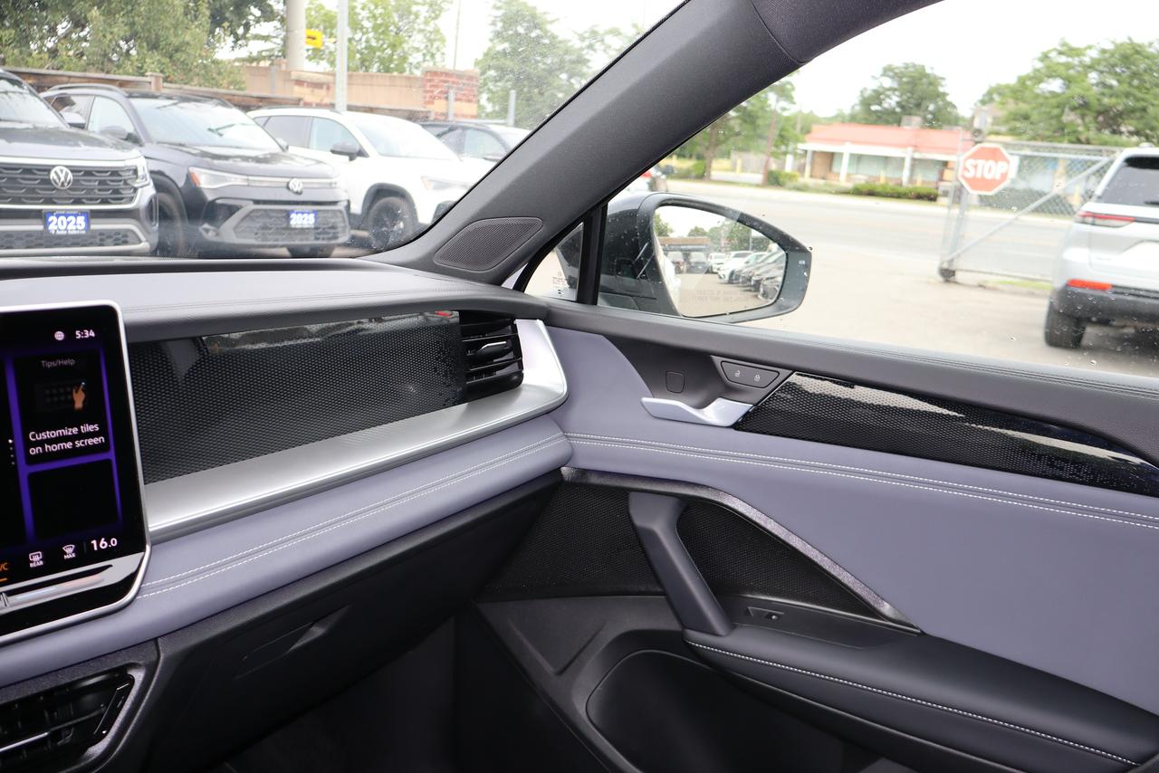 2026 Volkswagen Tiguan Comfortline R-Line Black Edition Photo